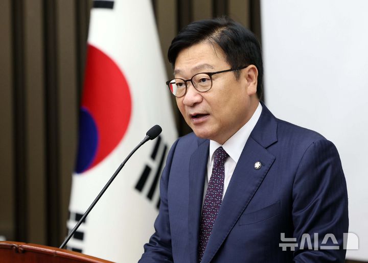 [서울=뉴시스] 고범준 기자 = 정점식 국민의힘 원내대표가 2일 서울 여의도 국회에서 열린 의원총회에서 발언하고 있다. 2026.07.02. bjko@newsis.com