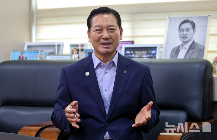 [대구=뉴시스] 이무열 기자 = 조재구 남구청장이 2일 대구 남구 남구청에서 뉴시스와 인터뷰하고 있다. 2026.07.02. lmy@newsis.com