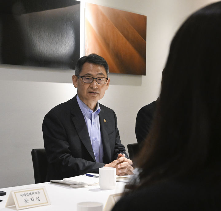 [서울=뉴시스] 허장 재정경제부 차관이 2일 서울 종로구 달개비에서 열린 '외신기자 간담회'를 주재, 모두발언을 하고 있다. (사진=재정경제부 제공). 2026.07.02. photo@newsis.com *재판매 및 DB 금지