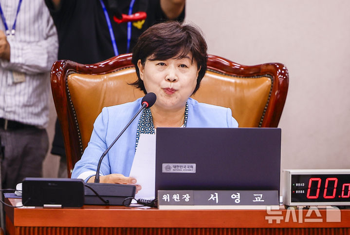 [서울=뉴시스] 정병혁 기자 = 서영교 신임 법제사법위원장이 2일 서울 여의도 국회에서 열린 국회 법제사법위원회 전체회의에서 발언하고 있다. 2026.07.02. jhope@newsis.com