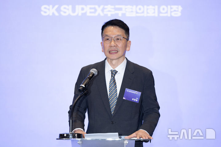 [서울=뉴시스] 황준선 기자 = 최창원 SK수펙스추구협의회 의장이 2일 오후 서울 중구 SK텔레콤 수펙스홀에서 열린 SK-협력사-공정거래위원회 상생협약 체결식에서 환영사를 하고 있다. 2026.07.02. hwang@newsis.com