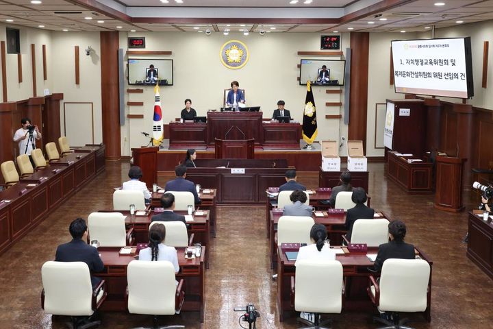 [광명=뉴시스] 경기 광명시의회가 2일 제300회 임시회 2차 본회의를 열고 각 상임위원회 위원장을 선출하고 있다. (사진=광명시의회 제공) 2026.07.03. photo@newsis.com *재판매 및 DB 금지