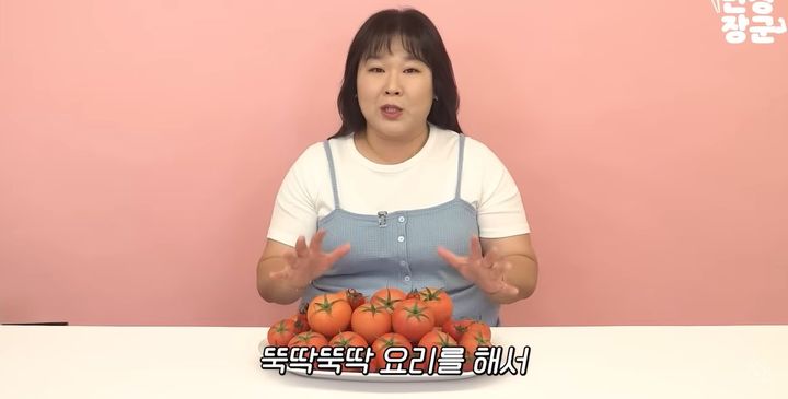 [서울=뉴시스]김민경이 토마토 요리를 추천하고 있다. (사진출처: 유튜브 '민경장군')2026.07.03