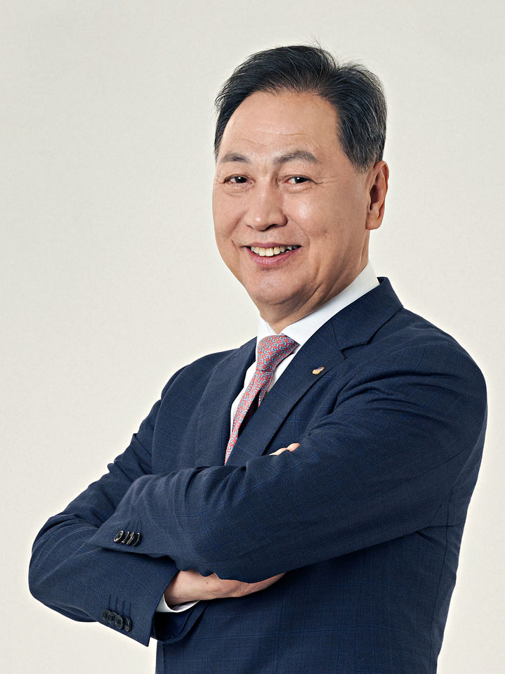 [서울=뉴시스]강태선 BYN블랙야크그룹 회장(사진=BYN블랙야크그룹 제공) *재판매 및 DB 금지 *재판매 및 DB 금지