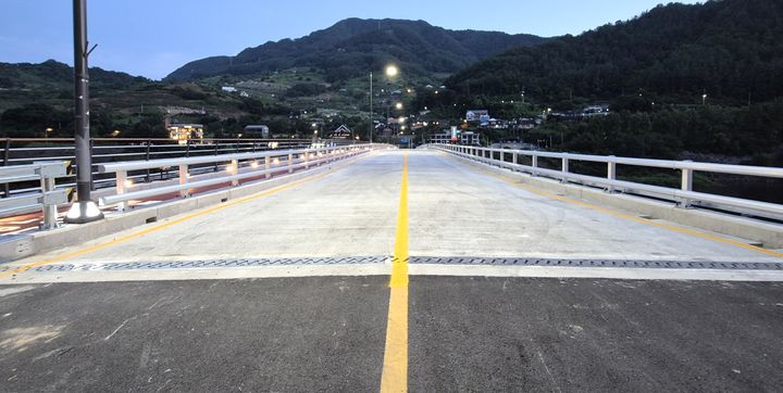 개통한 충주댐 충원교 *재판매 및 DB 금지