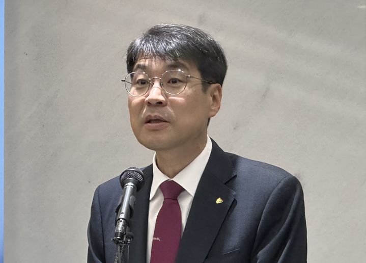 [대구=뉴시스] 정창오 기자 = 김정기 대구시 행정부시장이 3일 오전 시청 회의실에서 브리핑을 통해 민선9기 첫 조직개편 내용을 발표하고 있다. 2026.07.03. jco@newsis.com *재판매 및 DB 금지