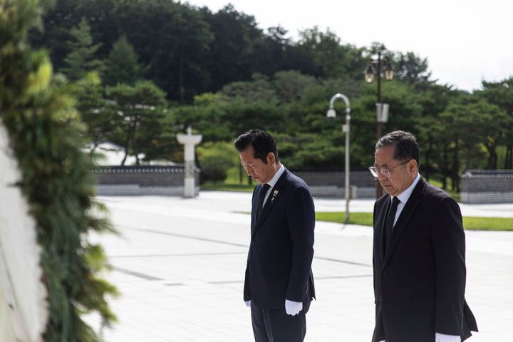 정청래 전 더불어민주당 대표가 3일 오전 광주 운정동 국립5·18민주묘지를 참배하고 있다. (사진 = 정 전 대표 페이스북) 2026.07.03. *재판매 및 DB 금지