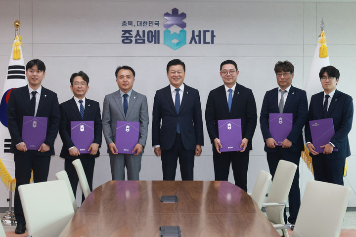 신용한 충북지사, 별정직 공무원 6명 임용