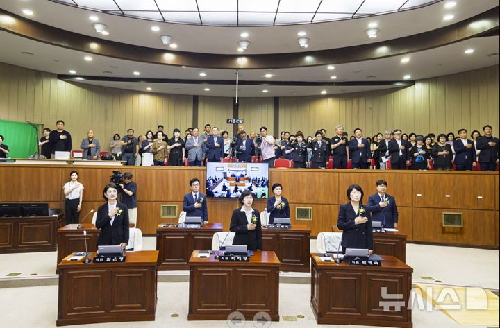 [의왕=뉴시스] 경기 의왕시의회가 3일 제10대 개원식을 열고 있다. (사진=의왕시 의회 제공) 2026.07.03. photo@newsis.com
