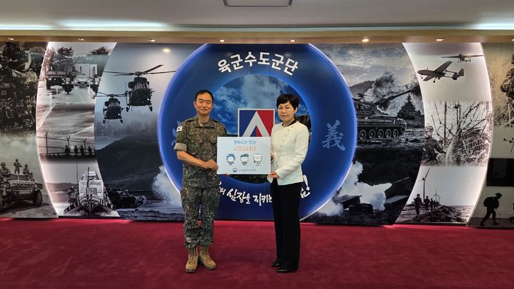 [수원=뉴시스] 순회 위문. (사진=경기남부보훈지청 제공) 2026.07.03. photo@newsis.com *재판매 및 DB 금지