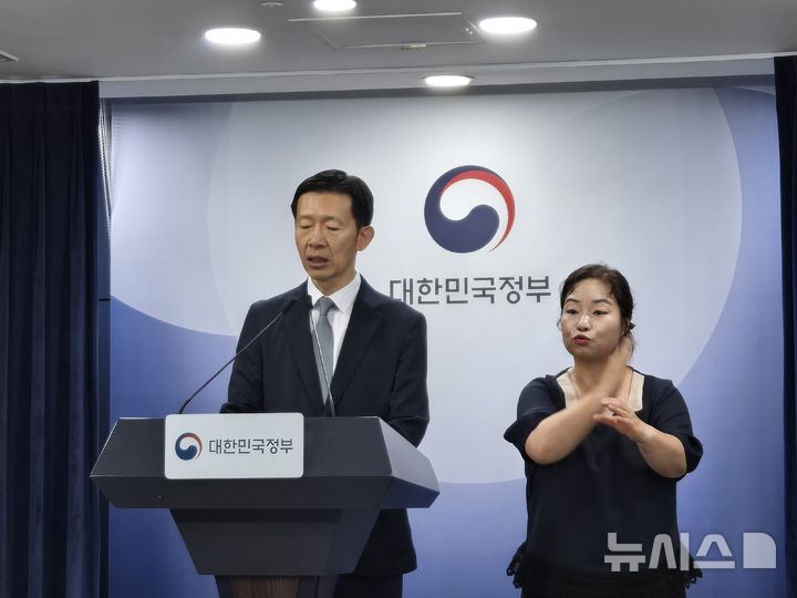 [서울=뉴시스] 윤현성 기자 = 노경원 우주항공청 차장이 3일 오후 정부서울청사에서 '대한민국 우주항공 산업육성 전략' 관련 사후브리핑에서 발언하고 있다. 2026.07.03.hsyhs@newsis.com
