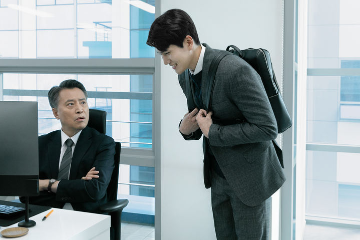 [서울=뉴시스] 일본에서 상사의 과도한 압박을 뜻하는 '파워하라'(パワハラ)와 반대로, 부하 직원을 지나치게 배려해 성장 기회를 제한하는 뜻의 신조어 '화이트하라'(ホワハラ)가 주목받고 있다. (사진=유토이미지) *재판매 및 DB 금지