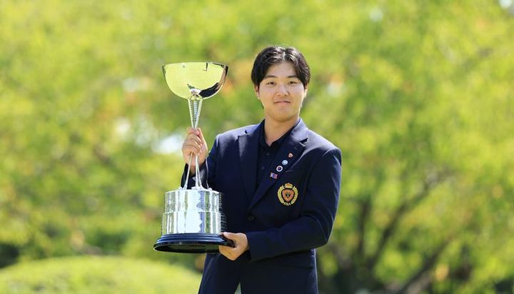 [서울=뉴시스]고교생 김민수, 제110회 일본 아마추어 골프선수권 우승. (사진=대한골프협회 제공)