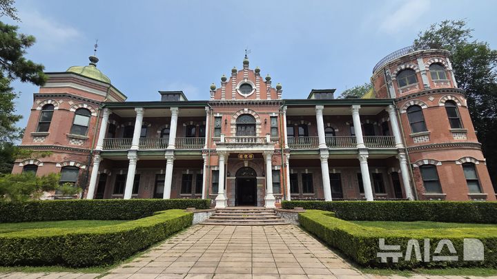 [베이징=뉴시스] 박정규 특파원 = 1921년 각지의 무장독립단체 대표들이 모여 군사통일주비회의와 군사통일회의를 개최한 창관루(暢觀樓)의 지난 2일 모습. 2026.07.04 pjk76@newsis.com