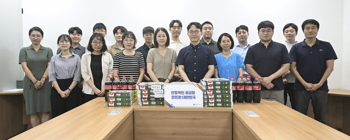 李대통령, 중동전쟁 대응 힘쓴 재경부에 피자 쐈다