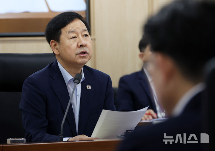 [세종=뉴시스] 배훈식 기자 = 구윤철 경제부총리 겸 재정경제부 장관이 3일 오전 세종시 정부세종청사에서 열린 비상경제본부회의 겸 경제관계장관회의에서 발언하고 있다. 2026.07.03. dahora83@newsis.com