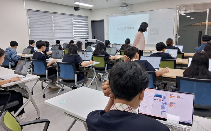 [곡성=뉴시스] 전남광주통합특별시 곡성군 중학생 98명 코딩 자격시험 3급 합격. (사진=곡성군 제공) 2026.07.03. photo@newsis.com *재판매 및 DB 금지
