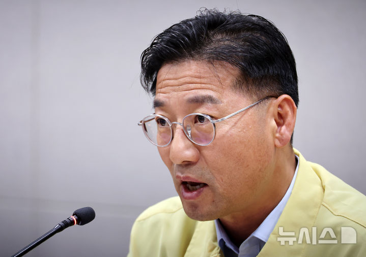 [세종=뉴시스] 배훈식 기자 = 박정훈 농림축산식품부 식량정책실장이 3일 오후 세종시 정부세종청사에서 열린 구제역 중앙사고수습본부 방역상황 점검회의에서 발언하고 있다. 2026.07.03. dahora83@newsis.com