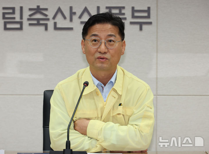 [세종=뉴시스] 배훈식 기자 = 박정훈 농림축산식품부 식량정책실장이 지난 3일 오후 세종시 정부세종청사에서 열린 구제역 중앙사고수습본부 방역상황 점검회의에서 발언하고 있다. 2026.07.03. dahora83@newsis.com