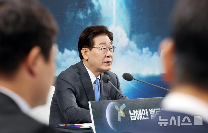[진주=뉴시스] 조성봉 기자 = 이재명 대통령이 3일 경남 진주에서 열린 제5회 국가우주위원회 회의에서 발언을 하고 있다. 2026.07.03. suncho21@newsis.com