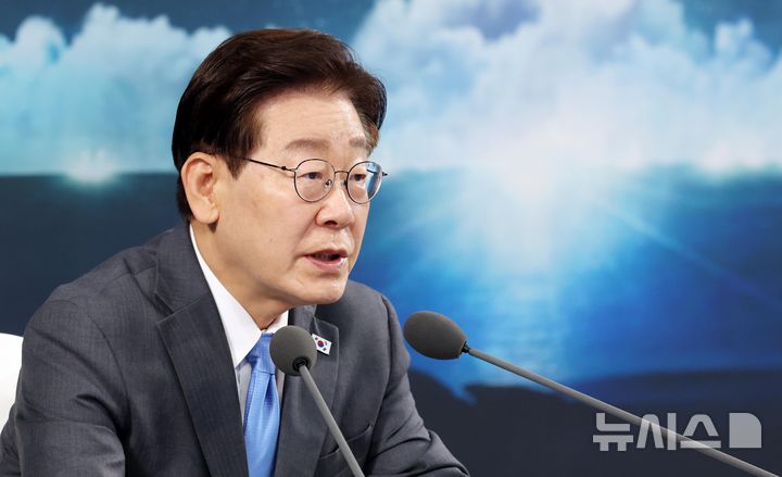 [진주=뉴시스] 조성봉 기자 = 이재명 대통령이 3일 경남 진주에서 열린 제5회 국가우주위원회 회의에서 발언을 하고 있다. 2026.07.03. suncho21@newsis.com