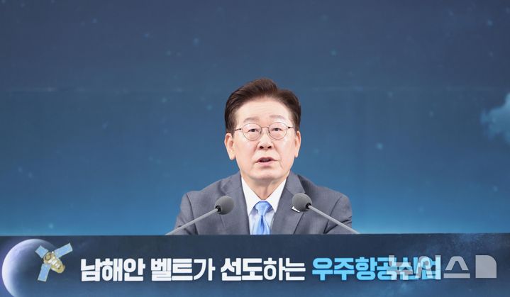[진주=뉴시스] 조성봉 기자 = 이재명 대통령이 3일 경남 진주에서 열린 제5회 국가우주위원회 회의에서 발언을 하고 있다. 2026.07.03. suncho21@newsis.com