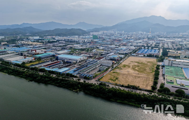 [구미=뉴시스] 이무열 기자 = 사진은 지난달 3일 경북 구미시 상공에서 바라본 구미국가산업단지 일대 모습. 2026.07.03. lmy@newsis.com