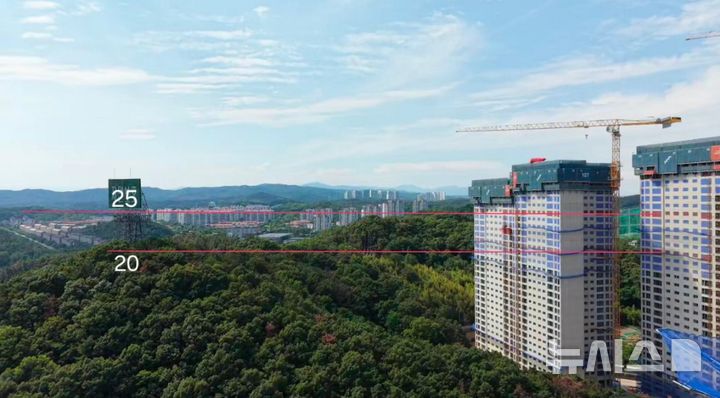 [포항=뉴시스] 안병철 기자 = 힐스테이트 더샵 상생공원 1단지 입주예정자 약 70여명은 4일 힐스테이트 더샵 상생공원 모델하우스를 찾아 시행사인 (주)세창에 공식 해명과 대책 마련을 요구했다. 2026.07.04. abc1571@newsis.com.