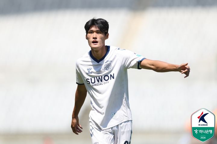 [서울=뉴시스] 프로축구 K리그2 수원FC의 하정우. (사진=한국프로축구연맹 제공) 2026.05.09. photo@newsis.com *재판매 및 DB 금지