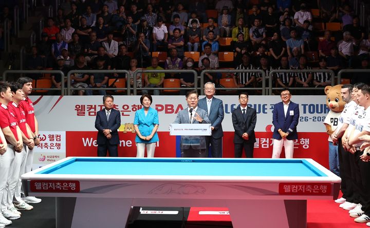 [광명=뉴시스] 박승원 경기 광명시장이 5일 광명시민체육관에서 열린 ‘PBA 팀리그 2026-2027’ 개막식에 참석해 환영사를 하고 있다. (사진=광명시 제공) 2026.07.05. photo@newsis.com *재판매 및 DB 금지