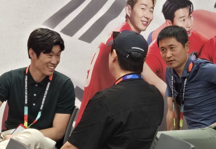 [서울=뉴시스] 문화체육관광부 K-축구혁신위원회에 함께하게 된 박지성 공동위원장과 이영표 위원. 2026.07.06. hatriker22@newsis.com