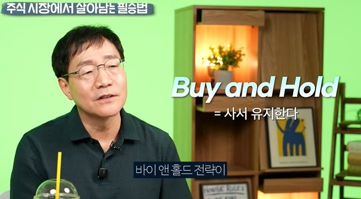 [서울=뉴시스] 통계물리학자인 김범준 성균관대 물리학과 교수가 개인 투자자들이 주식 투자에서 손실을 보는 이유를 인간의 '모방 심리'에서 찾으며 장기 투자와 적립식 ETF 매수를 조언했다. *재판매 및 DB 금지
