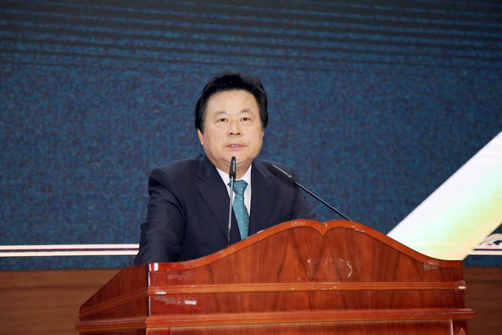 [창원=뉴시스] 강기윤 경남 창원시장이 6일 시청 시민홀에서 열린 첫 정례조회에서 인사말을 하고 있다. (사진=창원시 제공) 2026.07.06. photo@newsis.com *재판매 및 DB 금지
