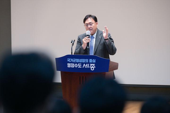 [세종=뉴시스] 송승화 기자 = 6일 세종시청에서 열린 직원소통의날에서 조상호 시장이 이야기 하고 있다.(사진=세종시).2026.07.06. photo@newsis.com. *재판매 및 DB 금지