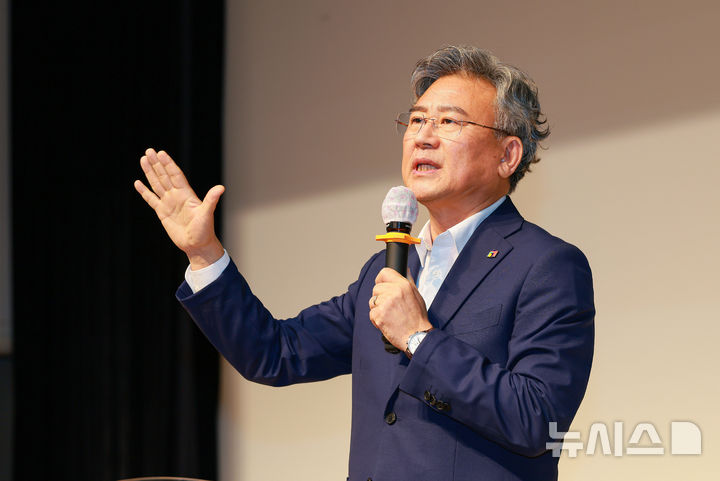 [전주=뉴시스]윤난슬 기자 = 천호성 전북특별자치도교육감은 6일 취임 후 첫 직원조회에서 "전북교육의 새로운 역사를 함께 써가자"며 변화와 도전을 강조했다. (사진=전북교육청 제공) 2026.07.06. photo@newsis.com 