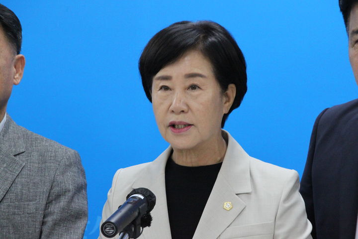 [천안=뉴시스] 최영민 기자=엄소영 천안시의회 의장이 6일 오전 천안시의회 브리핑실에서 개원 후 첫 언론 브리핑을 하고 있다. 2026.07.06 ymchoi@newsis.com *재판매 및 DB 금지