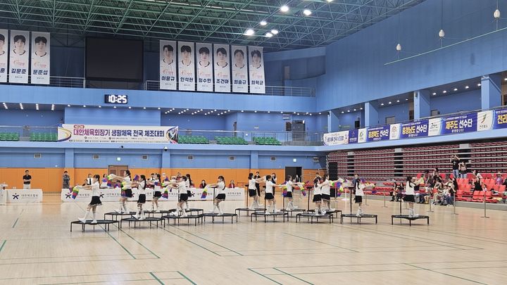[밀양=뉴시스] 기구체조 유소년부 경기가 펼쳐지고 있다. (사진=밀양시 제공) 2026.07.06. photo@newsis.com *재판매 및 DB 금지