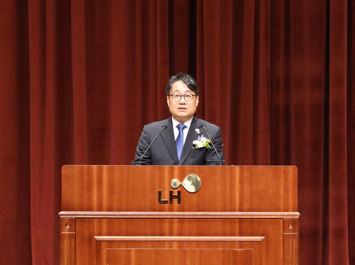 [서울=뉴시스]이성훈 제7대 한국토지주택공사(LH) 신임 사장의 취임식 사진. (사진=LH 제공) 2026. 7. 6. *재판매 및 DB 금지