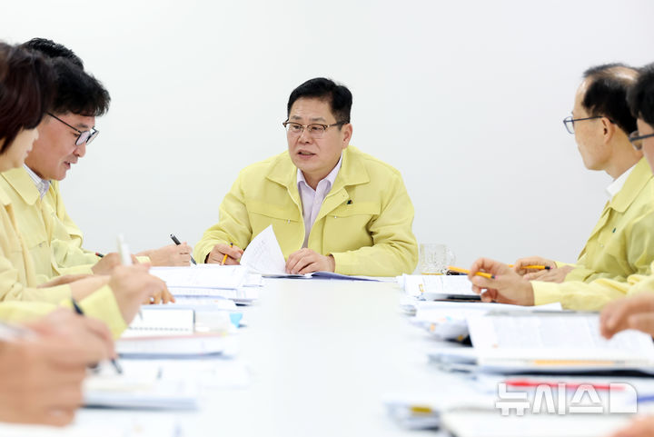 [전주=뉴시스] 조지훈 전북 전주시장이 시민 안전을 위협하는 생활 속 위험 요소를 신속하게 처리할 수 있도록 현장민원 즉시 신고·대응체계 구축을 주문했다. (사진=전주시 제공) 2026.07.06. photo@newsis.com 
