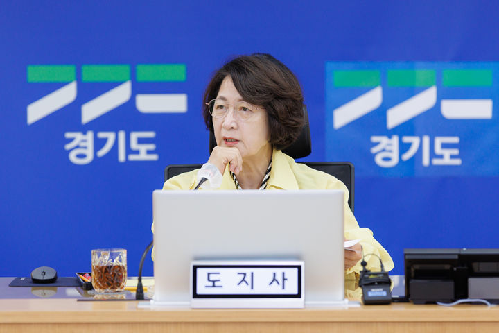 [수원=뉴시스] 추미애 경기도지사가 6일 경기도청 재난안전상황실을 찾아 장마철 집중호우 대비 상황을 점검하고 있다. (사진=경기도 제공) 2026.07.06. photo@newsis.com *재판매 및 DB 금지