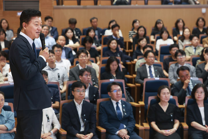 신용한 충북지사 "현장의 작은 실천이 도민 삶 바꾼다"