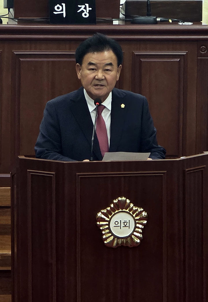 6일 태백시의회 본회의장에서 열린 제292회 임시회를 통해 전반기 의장으로 선출된 고재창 의장이 인사말을 하고 있다.(사진=뉴시스) *재판매 및 DB 금지