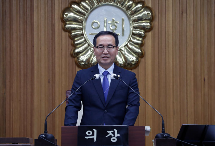 [목포=뉴시스]목포시의회 이형완 의장. *재판매 및 DB 금지