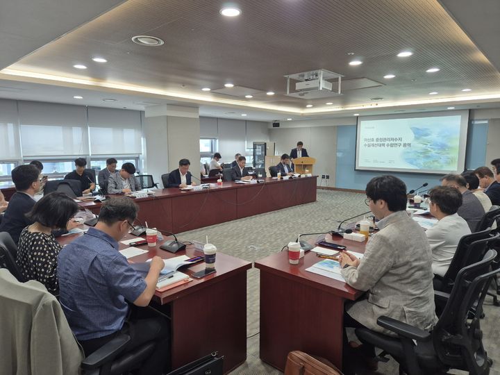 [홍성=뉴시스] 충청남도가 6일 아산호 중점관리저수지 수질개선대책 수립 연구용역 착수보고회를 가졌다고 밝혔다. (사진=충청남도 제공) 2026.07.06 photo@newsis.com *재판매 및 DB 금지