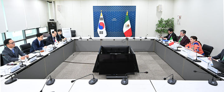[서울=뉴시스]외교부는 박윤주 제1차관이 6일 마리아 테레사 메르카도 페레스 멕시코 외교부 양자차관과 서울 외교부 청사에서 '제8차 한-멕 고위정책협의회'를 개최했다고 밝혔다. *재판매 및 DB 금지