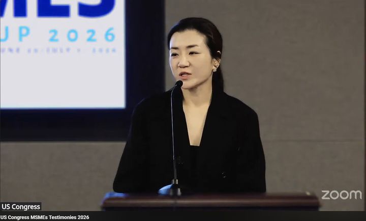 [서울=뉴시스] 조현민 한진 사장이 미국 워싱턴DC 레이번 빌딩에서 열린 2026 세계중소기업학회 세계총회의 한 세션에서 기조연설을 하고 있다. (사진=한진 제공) 2026.7.6. photo@newsis.com *재판매 및 DB 금지