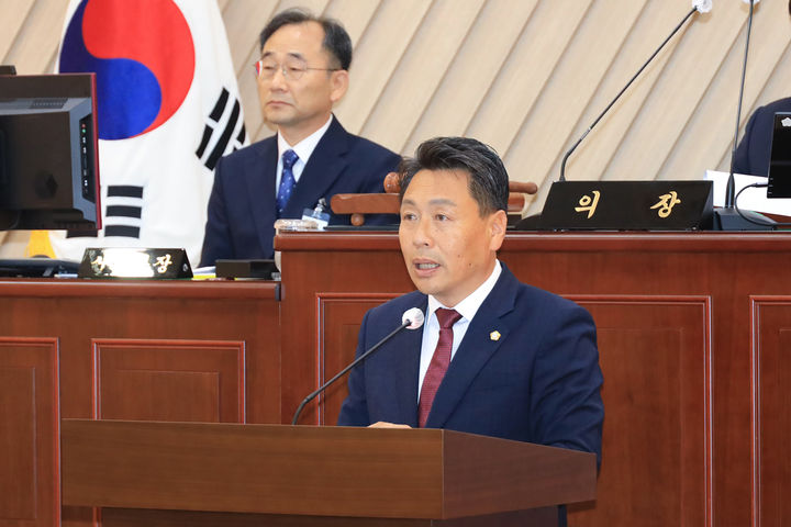 6일 삼척시의회 본회의장에서 제271회 임시회 제2차 본회의를 통해 선출된 김원학 의장이 인사말을 하고 있다.(사진=삼척시의회 제공) *재판매 및 DB 금지