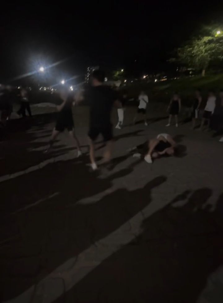 [포항=뉴시스] 안병철 기자 = 지난 4일 오후 10시30분께 경북 포항시 남구 효자동에서 중학생들이 서로 패싸움을 벌였다.(사진=독자제공) 2026.07.06. photo@newsis.com. *재판매 및 DB 금지