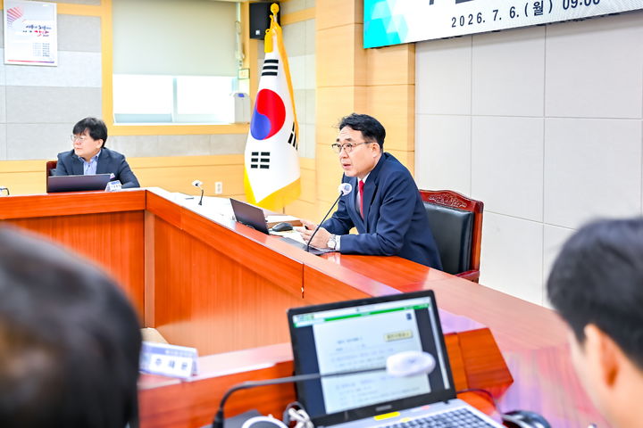 [함안=뉴시스]차석호 함안군수가 주재한 7월 간부회의. (사진=함안군 제공) 2026.07.06. photo@newsis.com *재판매 및 DB 금지