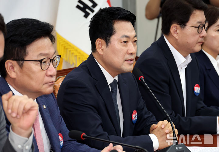 [서울=뉴시스] 최진석 기자 = 장동혁 국민의힘 대표가 지난 6일 여의도 국회에서 열린 최고위원회의에서 발언하고 있다. 2026.07.06. myjs@newsis.com